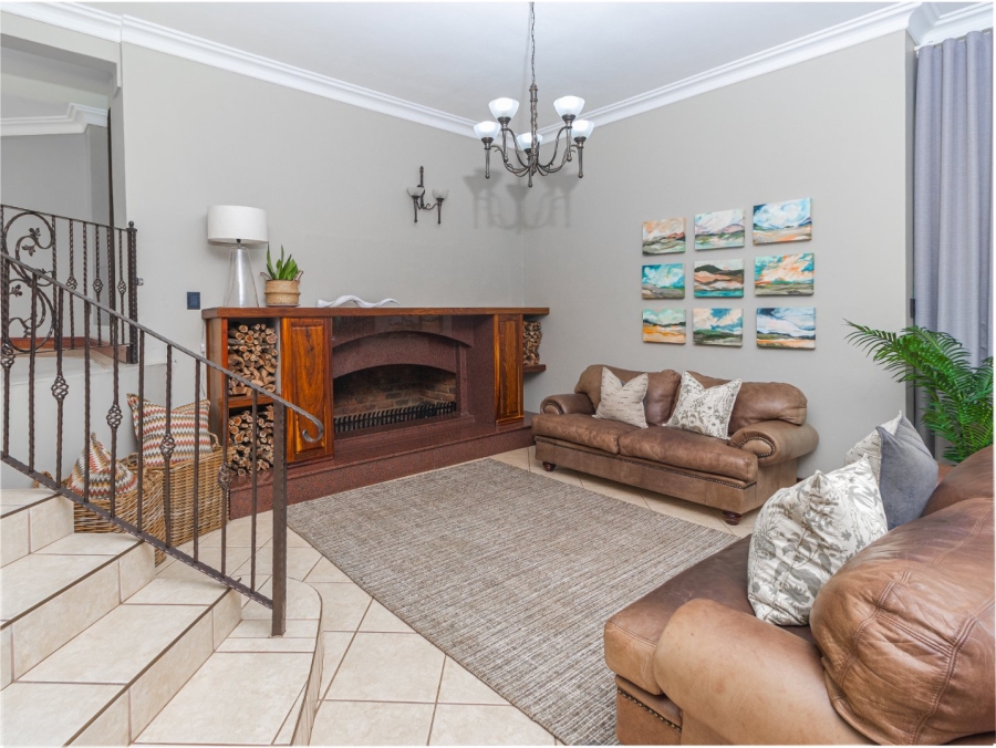 4 Bedroom Property for Sale in Kosmos Ridge North West